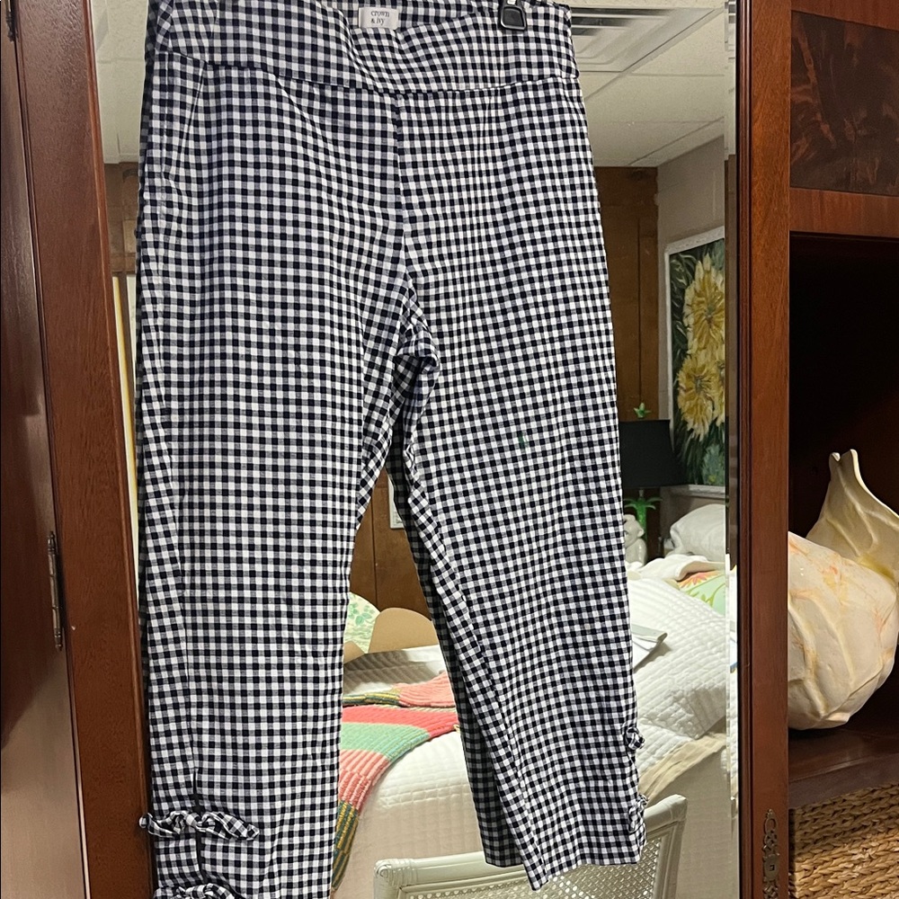 Crown & Ivy Navy and White Gingham Capris